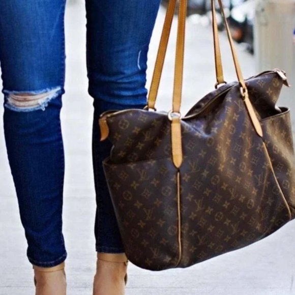 Louis Vuitton Handbags - 💎✨BEAUTIFUL✨💎 Authentic Louis Vuitton Monogram Totally MM Tote Bag